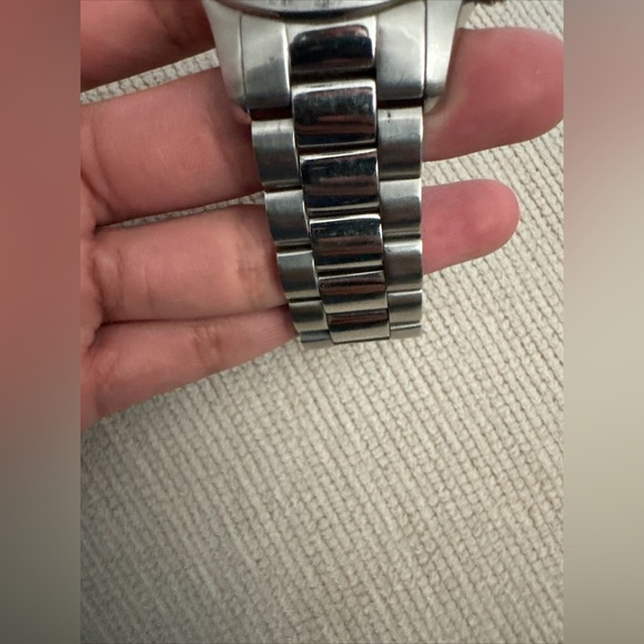 Michael Kors oversized Silver tone Watch - Picture 6 of 11